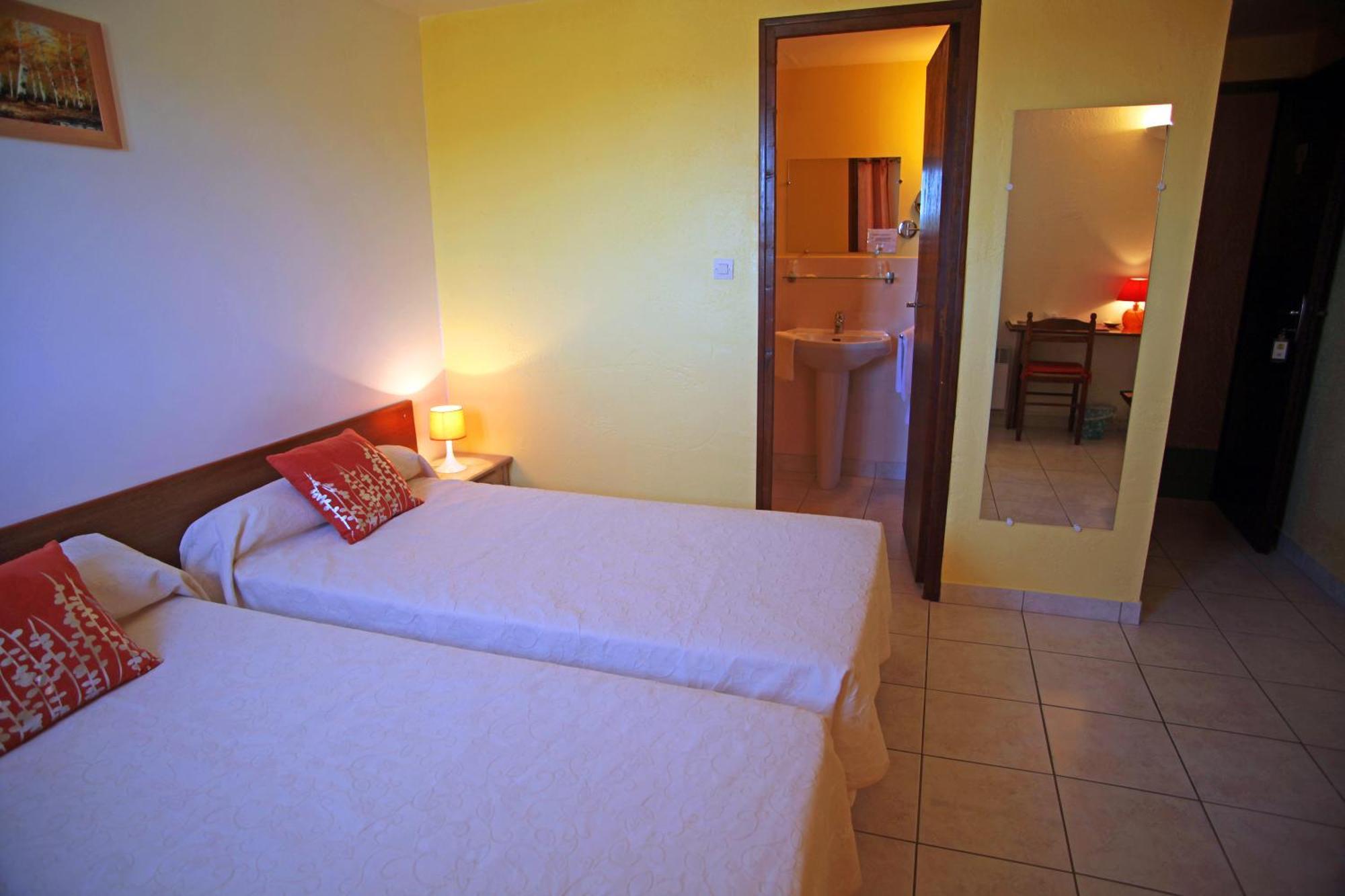 Logis Hotel Le Pressoir Saint-Chinian Exterior photo